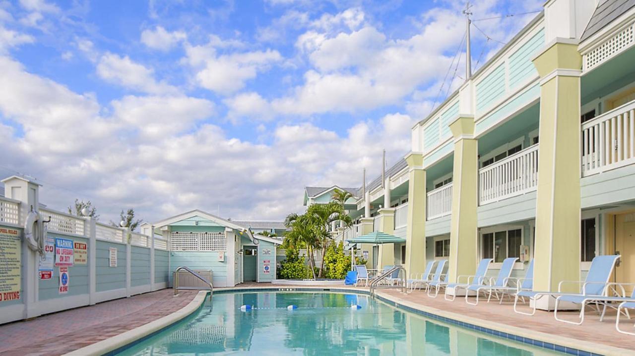 Resort Sixty-Six Голмс-Біч Екстер'єр фото